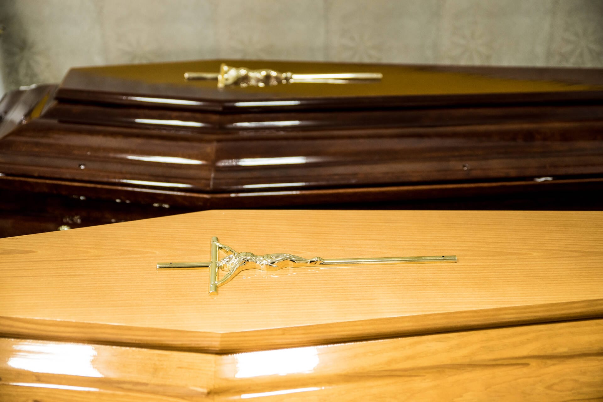 Sicriu expus pentru servicii de inmormantare