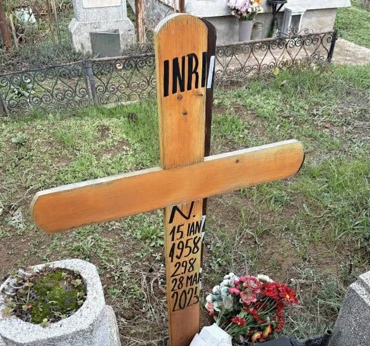 cruce cimitir fundeni Cruce funerara amplasata in cimitirul Fundeni Bucuresti